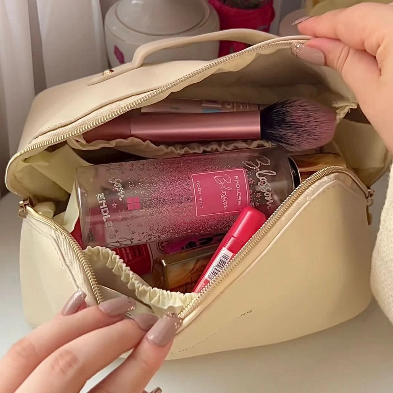 Women's Makeup Bag Organizer